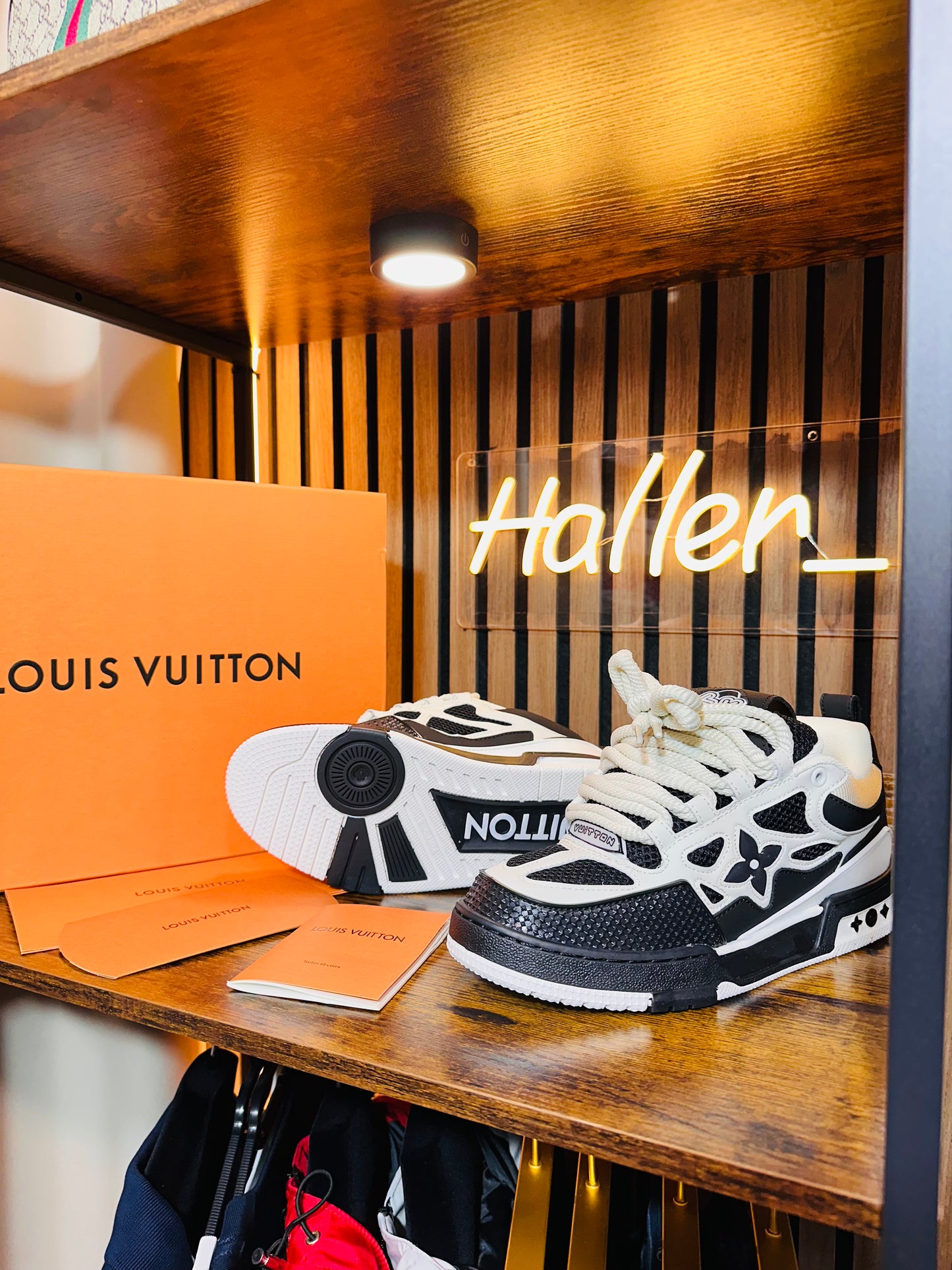 LOUIS VUITTON SKETE black/white