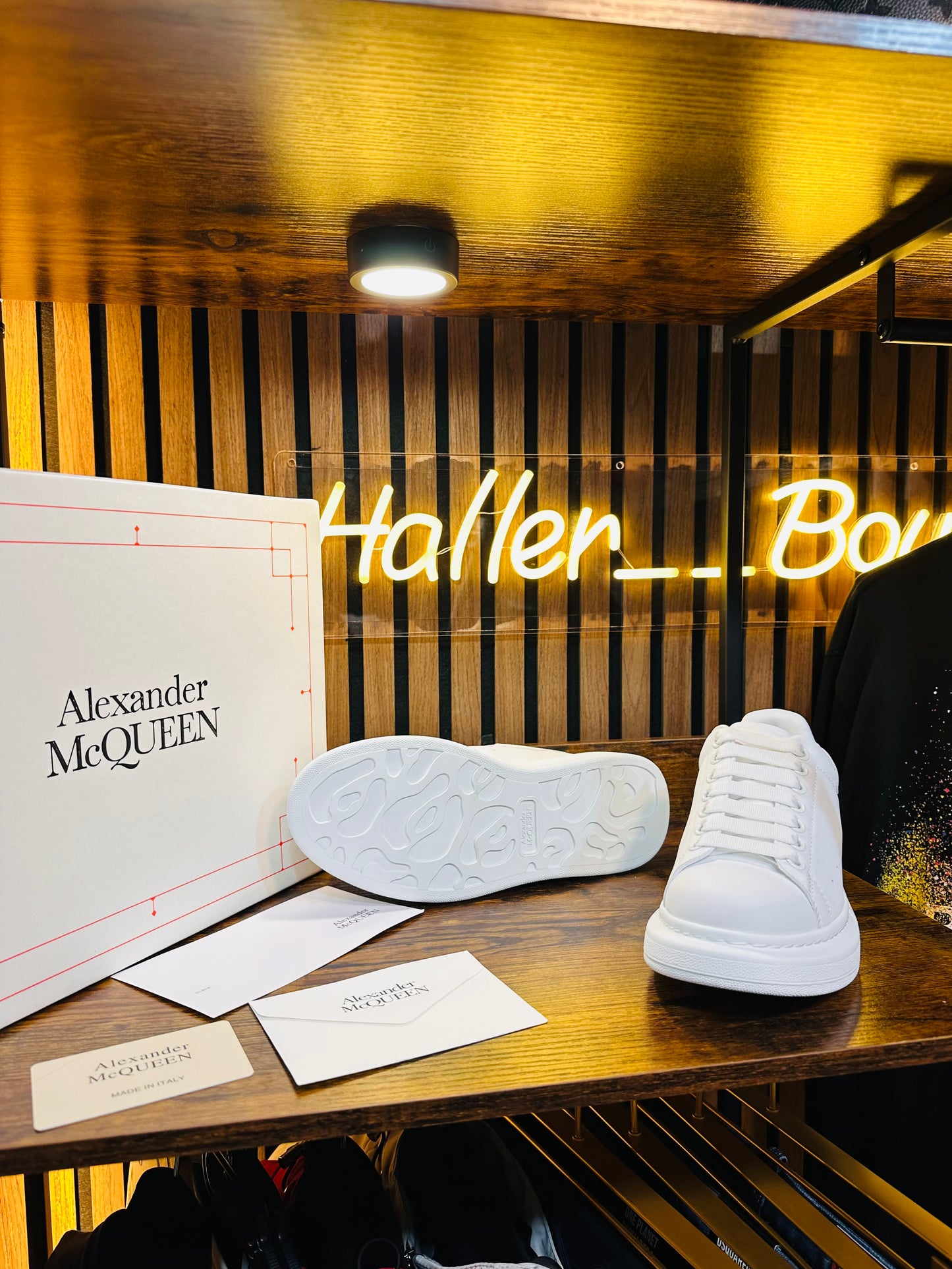 ALEXANDER MQUEEN Classic white
