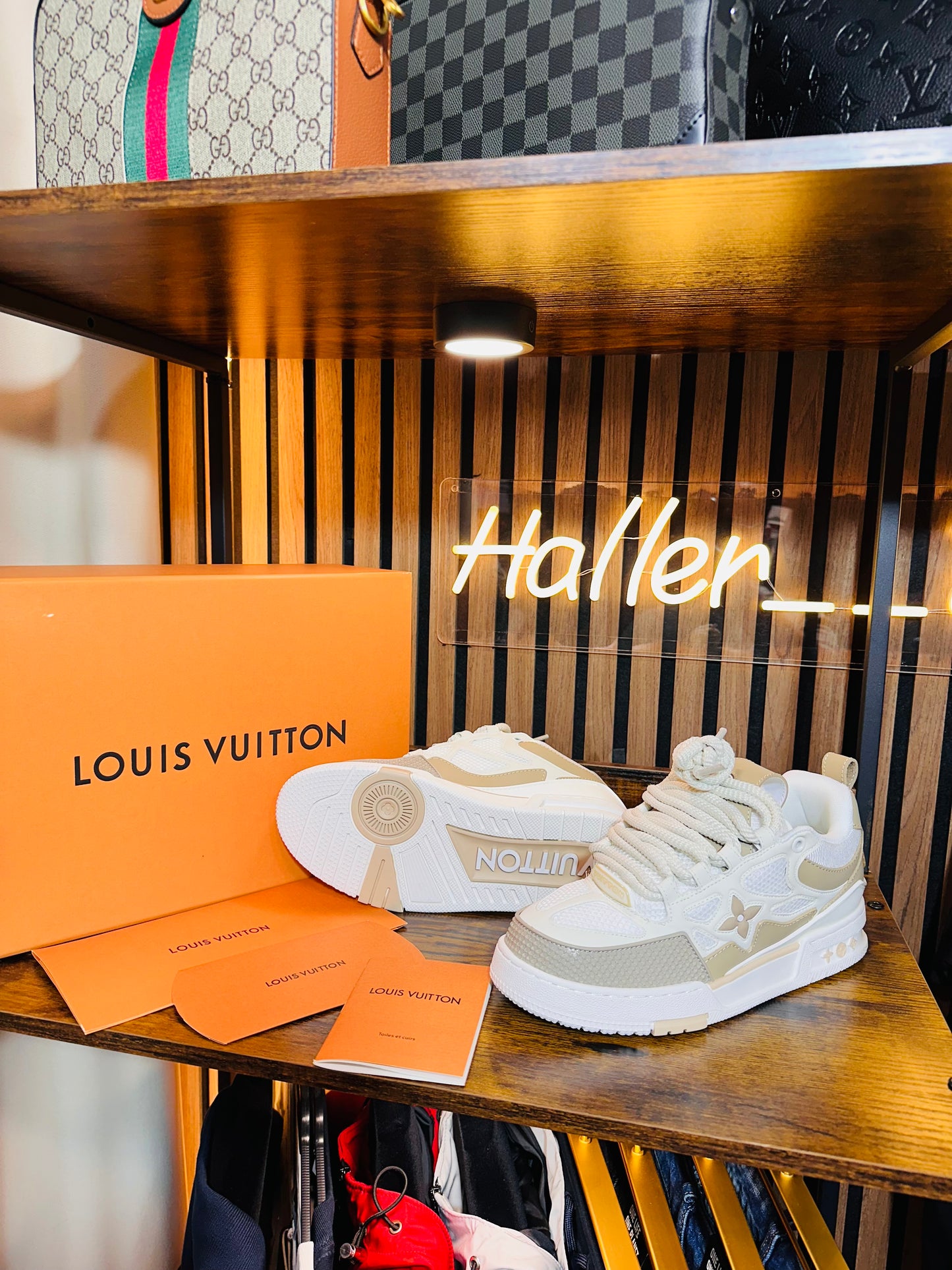 LOUIS VUITTON SKATE beige/white