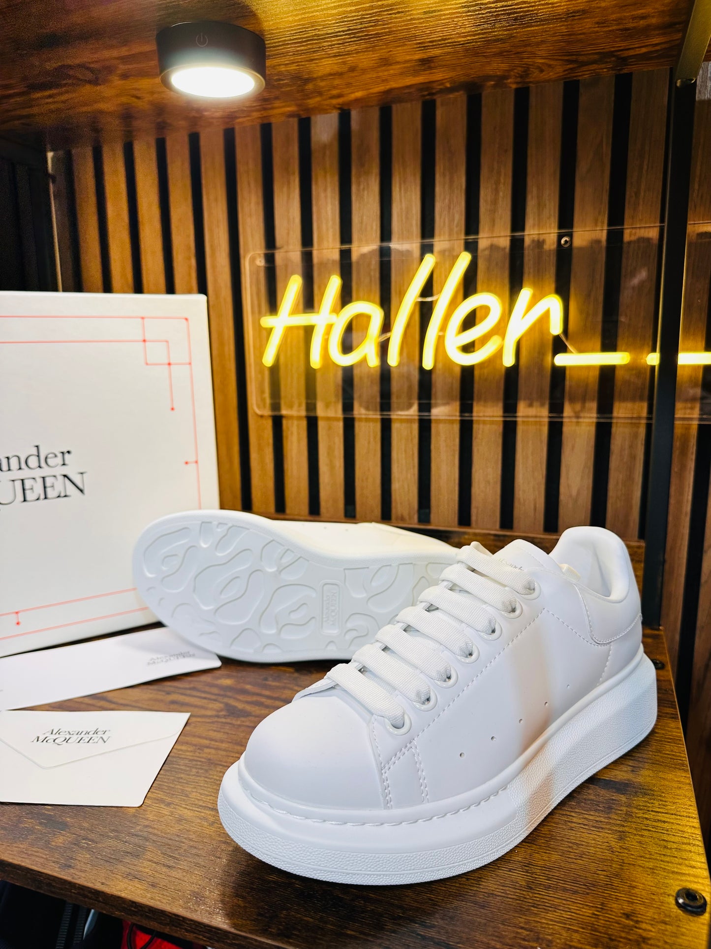 ALEXANDER MQUEEN Classic white