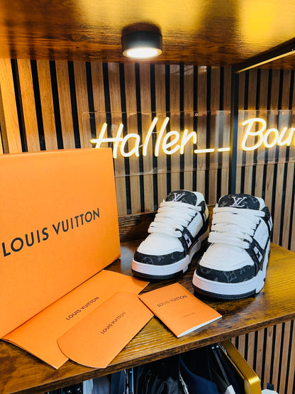LOUIS VUITTON TRAINER white/ black