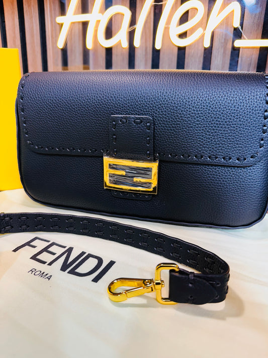 BAGUETTE BAG FENDI
