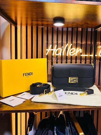 BAGUETTE BAG FENDI