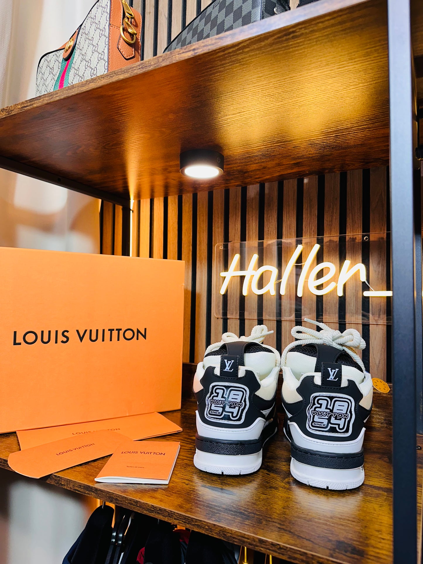 LOUIS VUITTON SKETE black/white