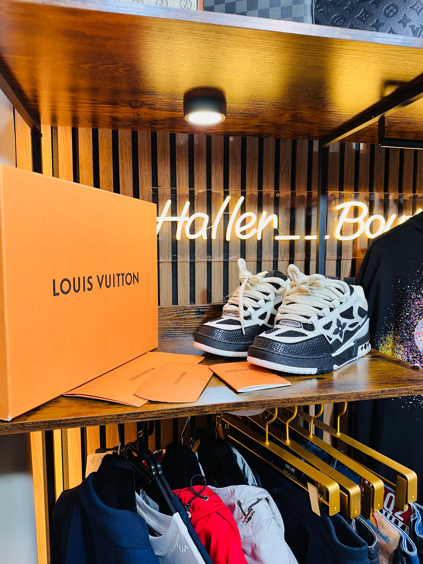 LOUIS VUITTON SKETE black/white