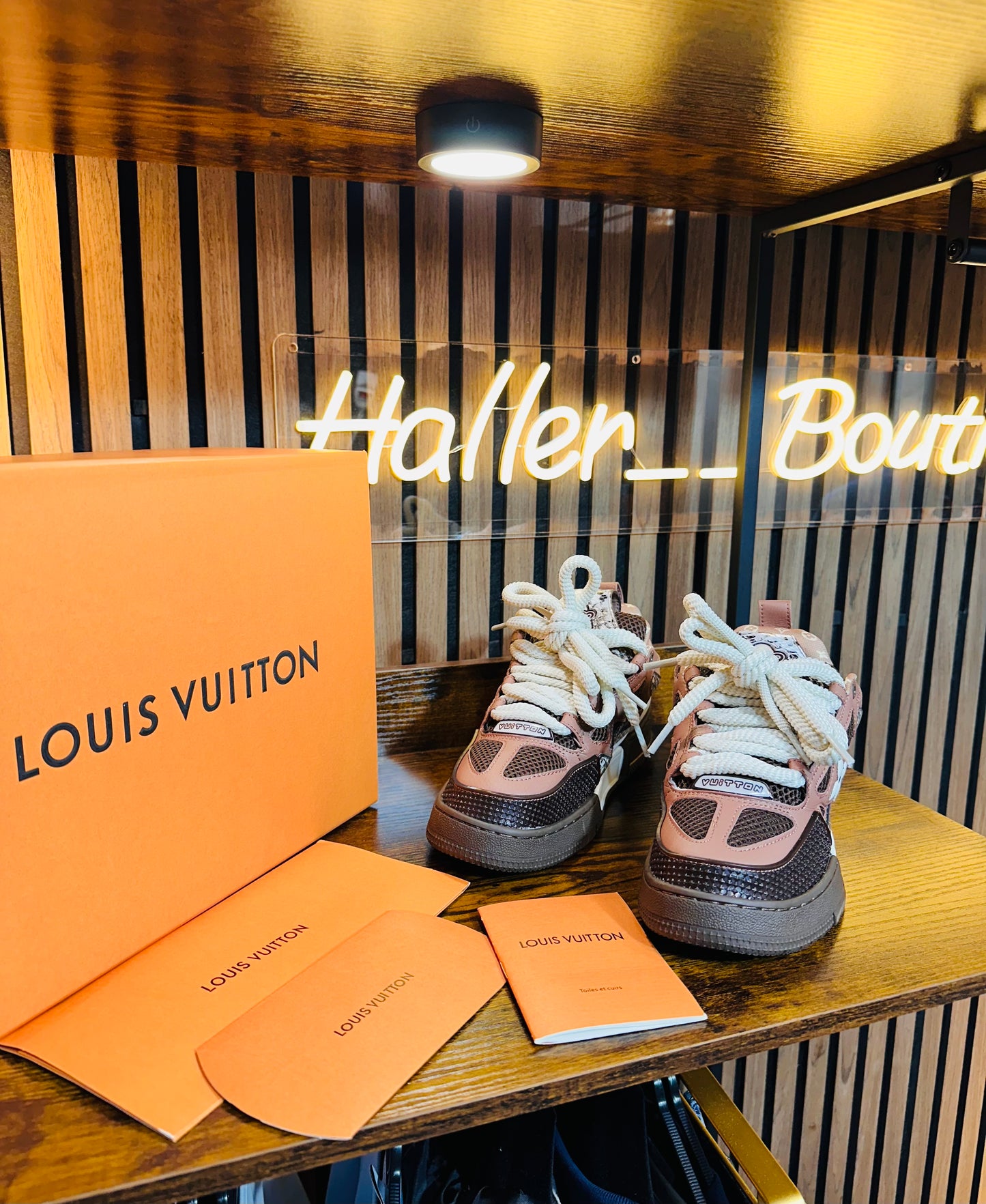 LOUIS VUITTON SKETE brown